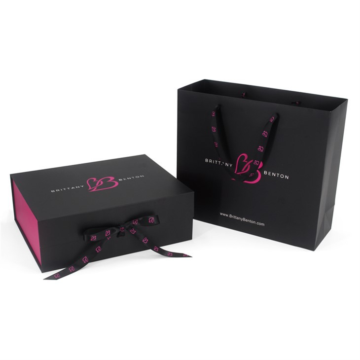 Magnetic Gift Packaging Box With Bag