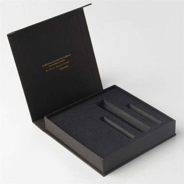 Rigid Box With Magnetic Closing Lid