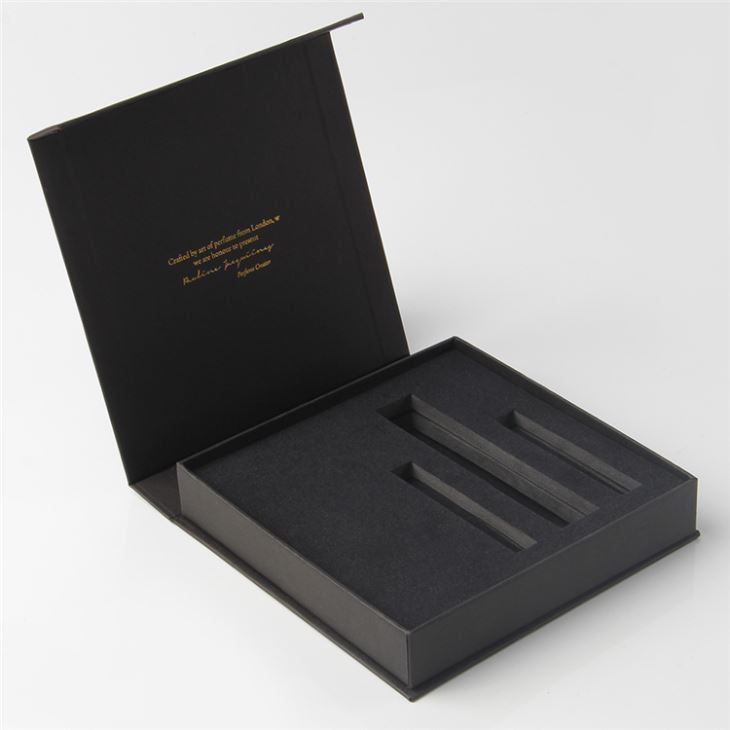 Rigid Box With Magnetic Closing Lid
