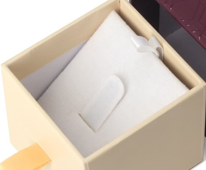 3.Flocked Inner Tray Precious Fine Jewellery Against Surface Abrasion.png